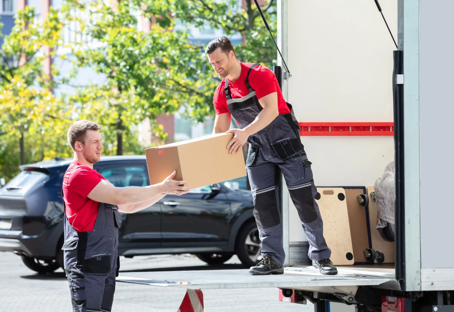 Read more about the article How to Choose the Best Long-Distance Movers